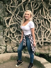 BEAUTIFUL SCARLETT BORDEAUX 5X7 Photo