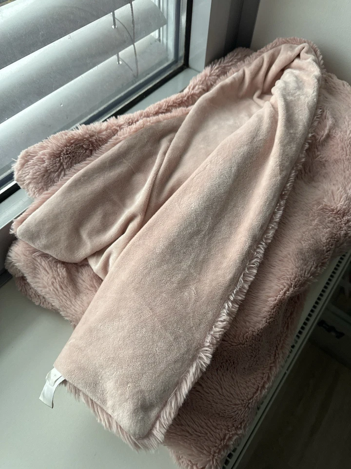 ZARA HOME Kuscheldecke 163x130 cm – Rosa Flauschdecke, weich & elegant - Bild 2 von 3