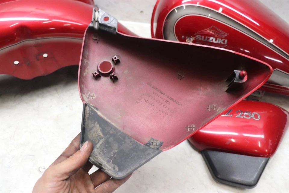 Juego de estaño para Suzuki GZ250 1999-2010 tanque de gasolina guardabarros delantero trasero cubierta lateral Foto 3 de 4