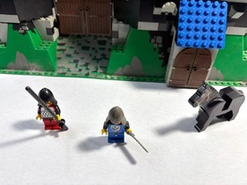 LEGO Castle: Royal Knight's Castle 6090 (1995) See description LOT B