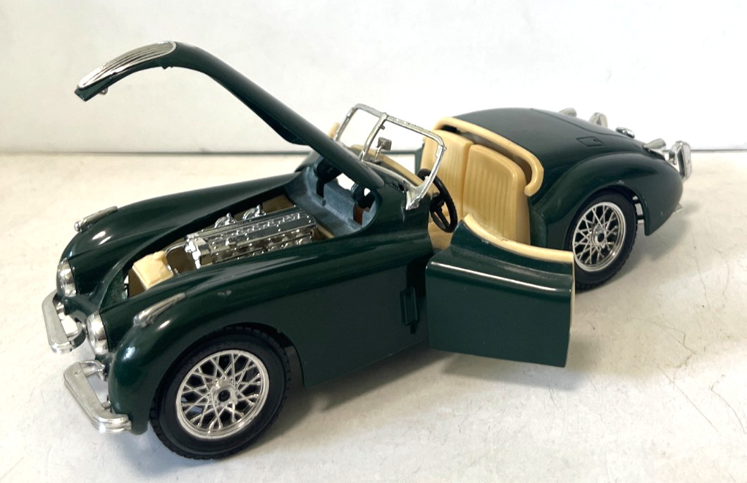 BURAGO 1:24 AUTO DIE CAST JAGUAR XK 120 1948 COLORE VERDE VARIE I