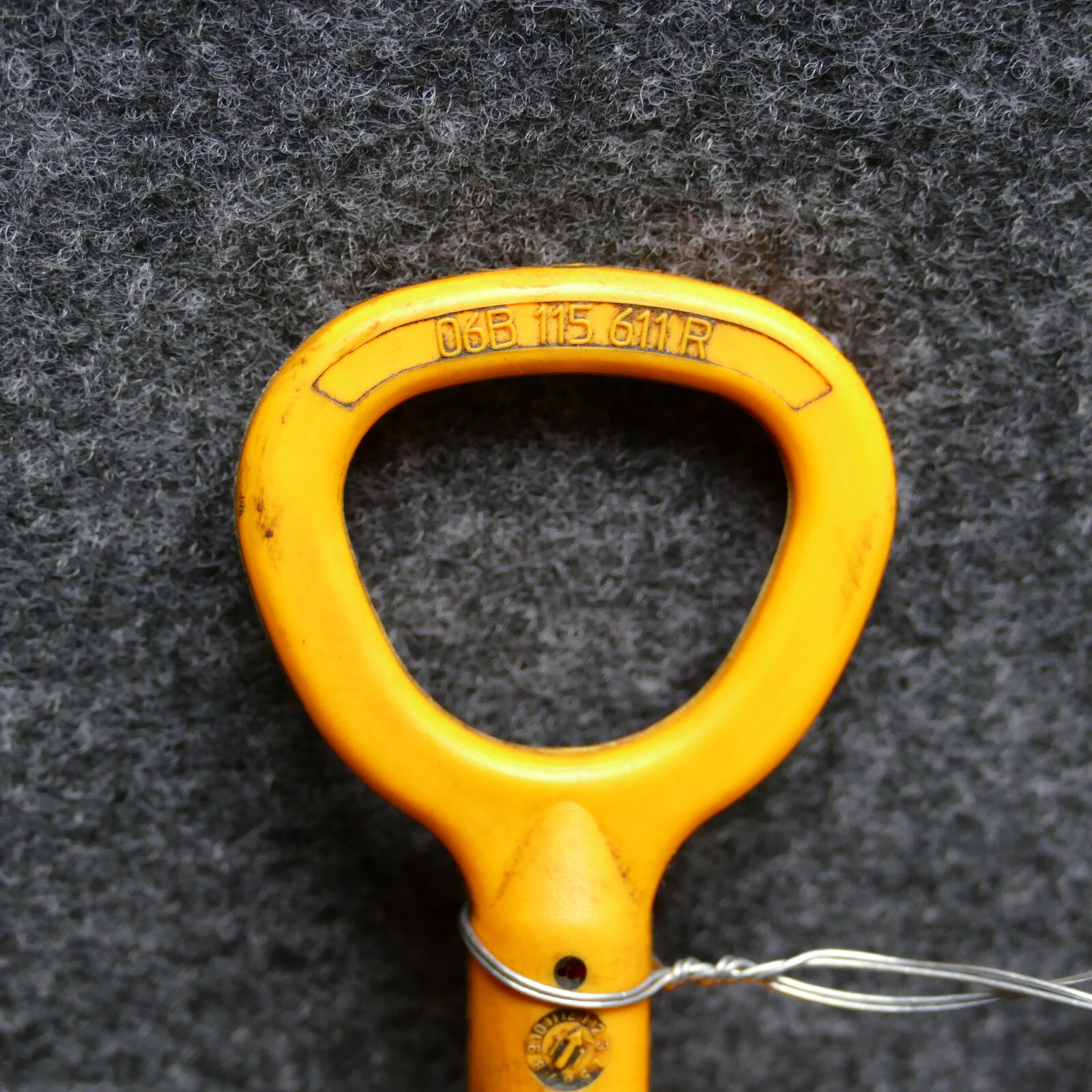 20002005 Volkswagen VW Beetle 2.0 Engine Oil Dipstick Level Indicator OEM 72262 eBay