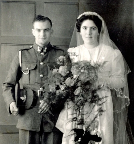 Old military history photograph portrait British Army Soldier & Bride WW2 #24