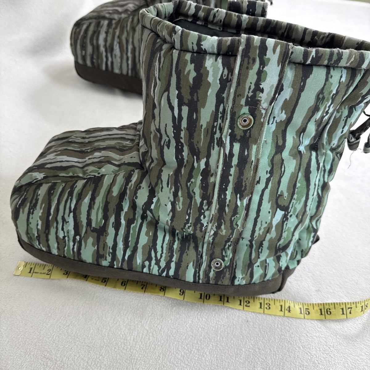 ICEBREAKER Camo Insulated Boot Blanket Overboots Size M 