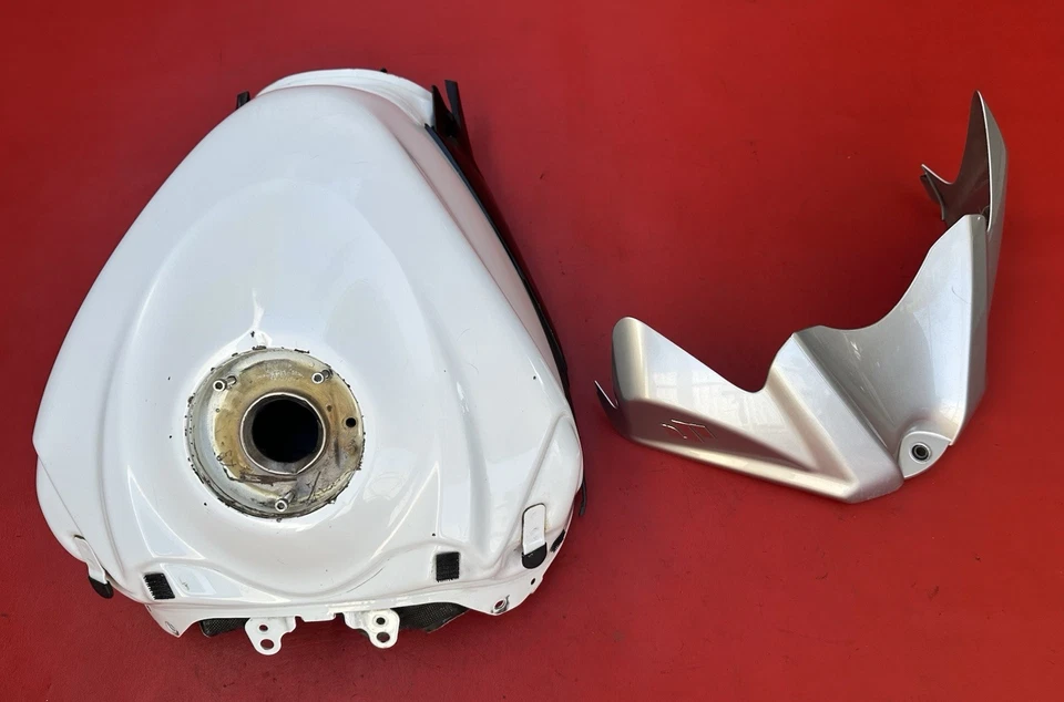 2008 2009 SUZUKI GSXR600 GSX-R 750 OEM Gas Tank Fuel Cell Petrol Reservoir White - Image 2 of 4