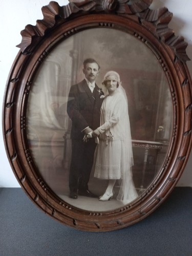 ANCIEN GRAND CADRE PHOTO OVALE NOEUD BOIS SCULPTÉ COUPLE MARIÉS 68 CM X 50 CM - Picture 13 of 19