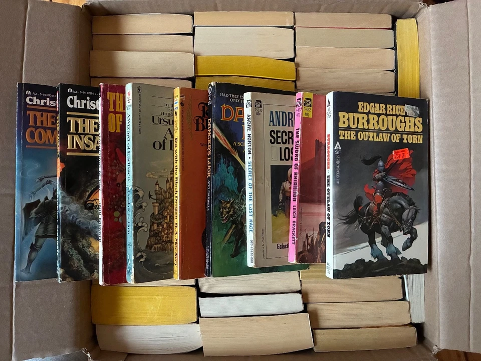 HUGE Vintage Sci-Fi Fantasy Lot of 54 Ace Avon Baen Berkley Del Rey LIKE NEW B Foto 2 de 3