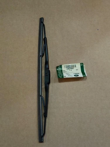 LAND ROVER DEFENDER FRONT WINDSCREEN 13"  WIPER BLADES LR079891