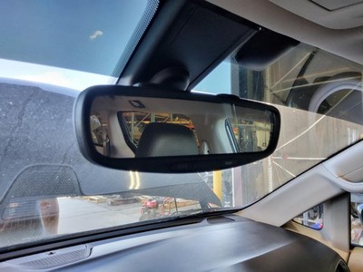 Used Front Center Interior Rear View Mirror fits: 2017 Chrysler Pacifica w/o aut