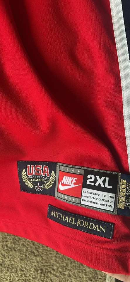 Camiseta deportiva de baloncesto Nike para hombre Michael Jordan USA Legends Dream Team, roja/azul/dorada Foto 2 de 4