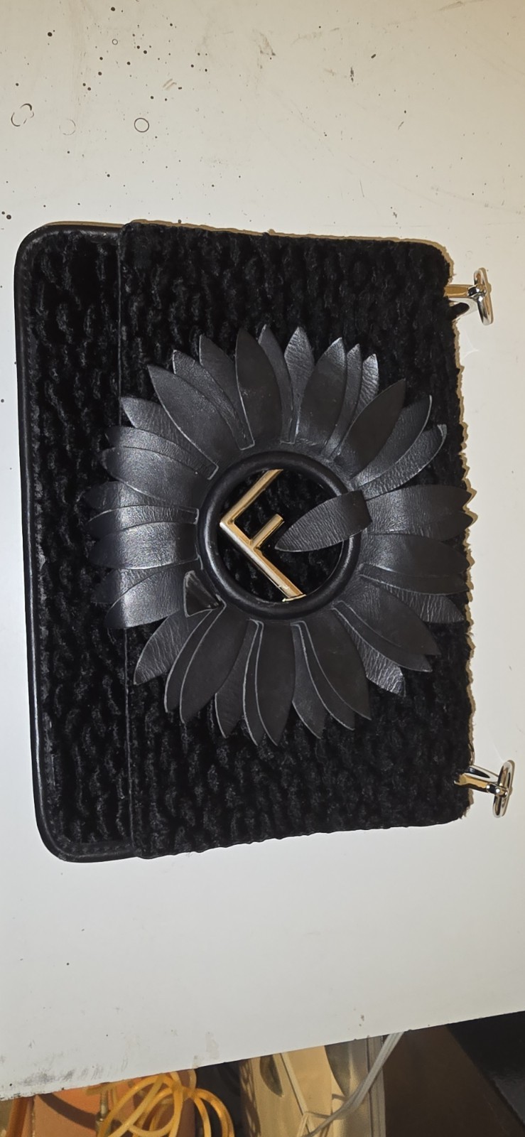 Fendi Borsa Kan I F Small, versione “Flower” o “Daisy”.