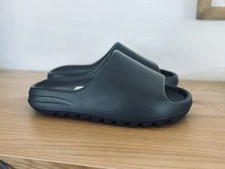 Size 11 Adidas Yeezy Slides Black / Onyx NO BOX FAST SHIPPING