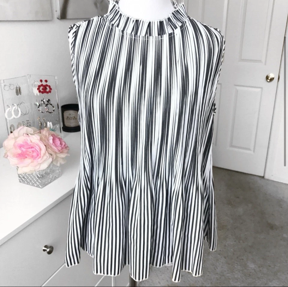 Blusa Camisa Top HYFVE Para Mujer Pequeña Plisada Cuello Simulado Sin Mangas Gris Blanco Foto 2 de 4