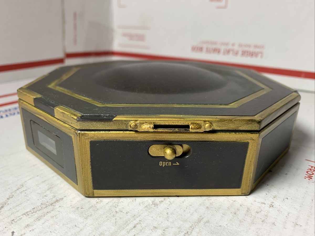 NOT WORKING Disney PIRATES OF THE CARIBBEAN Portable CD Player FOR