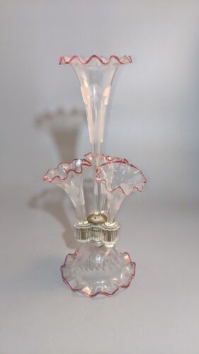 Antique Victorian Cranberry Clear Etched Glass Flute Epergne Centerpiece Vase - Afbeelding 1 van 6