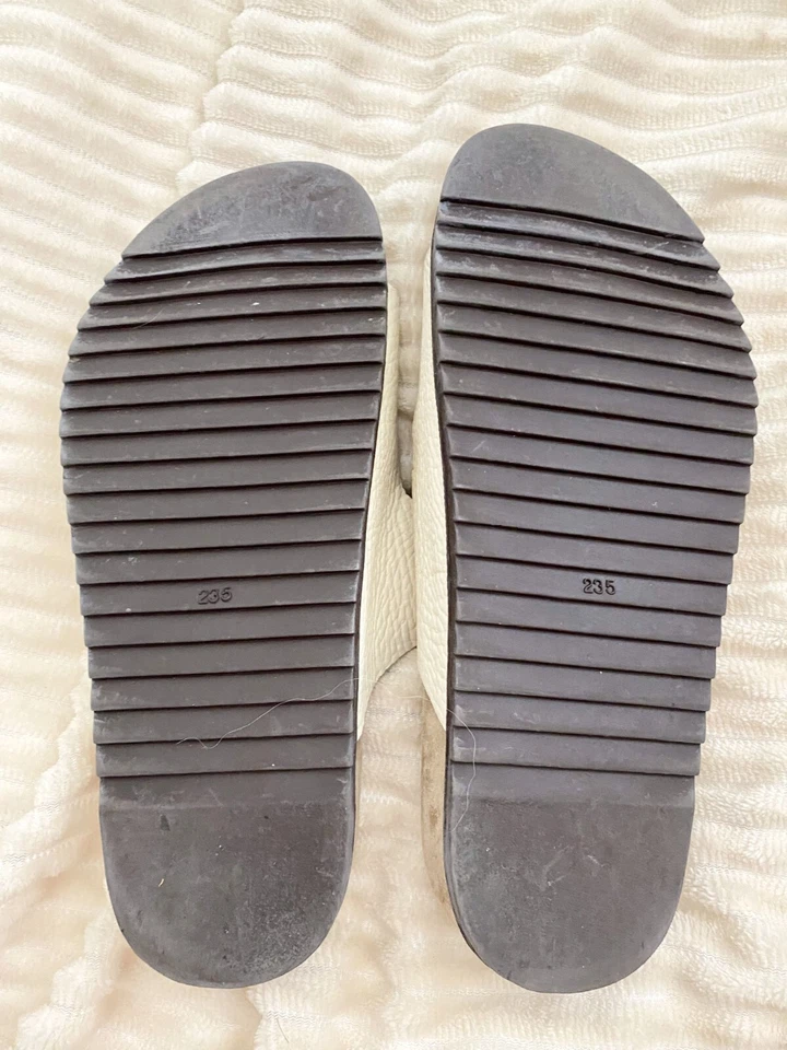 VERA WANG SANDALS SIZE 235 - Image 3 of 3