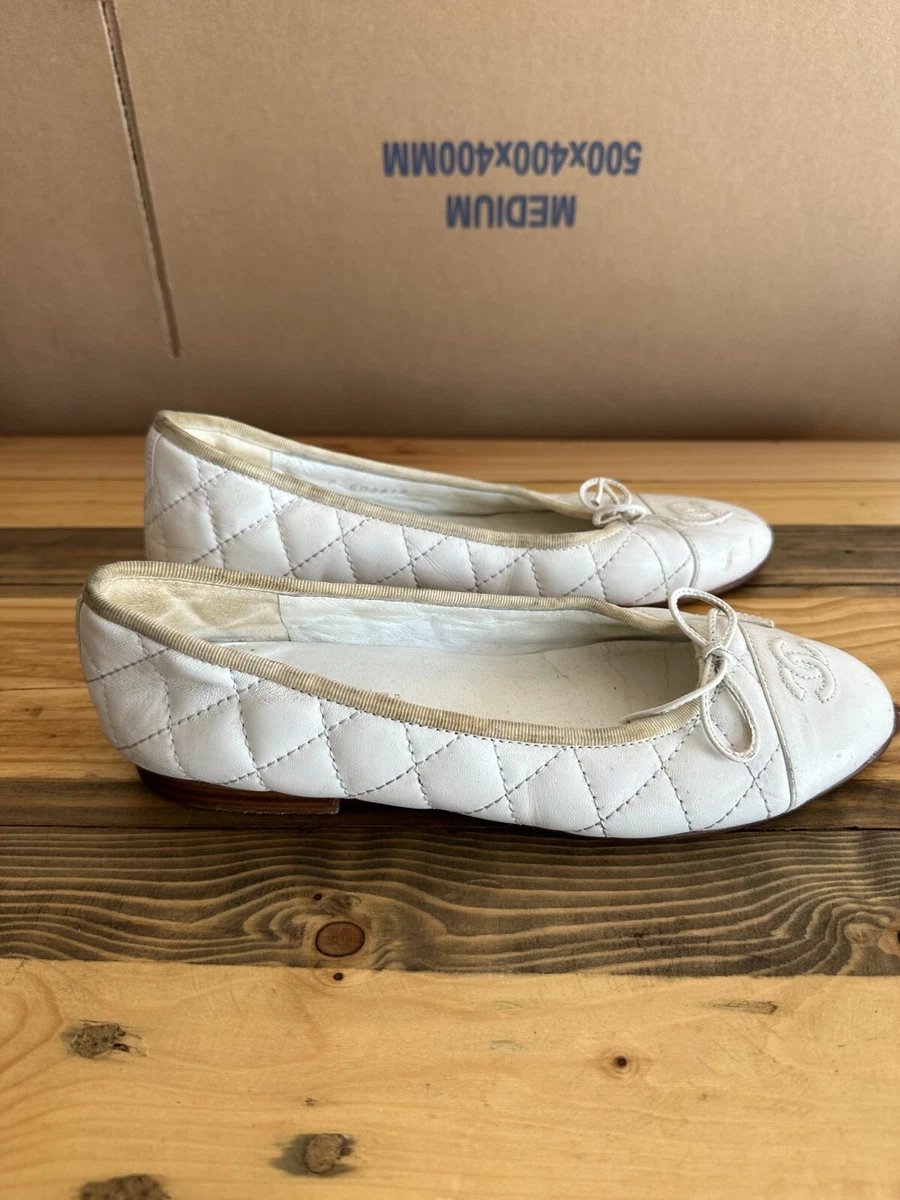 Chanel quilted deals flat shoes