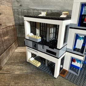 LEGO CITY Police Station (60141) Complete Set & Minifigs No Box or Instructions