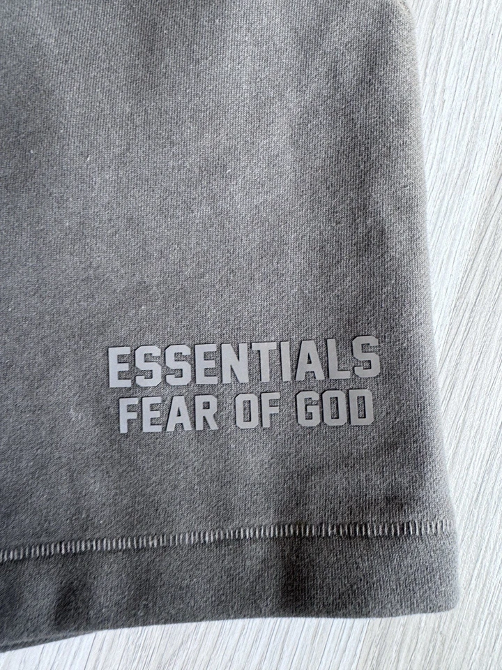 Fear of God Essentials Shorts Men’s XS Dark Green Sweat Shorts Relaxed Fleece - Image 4 of 4