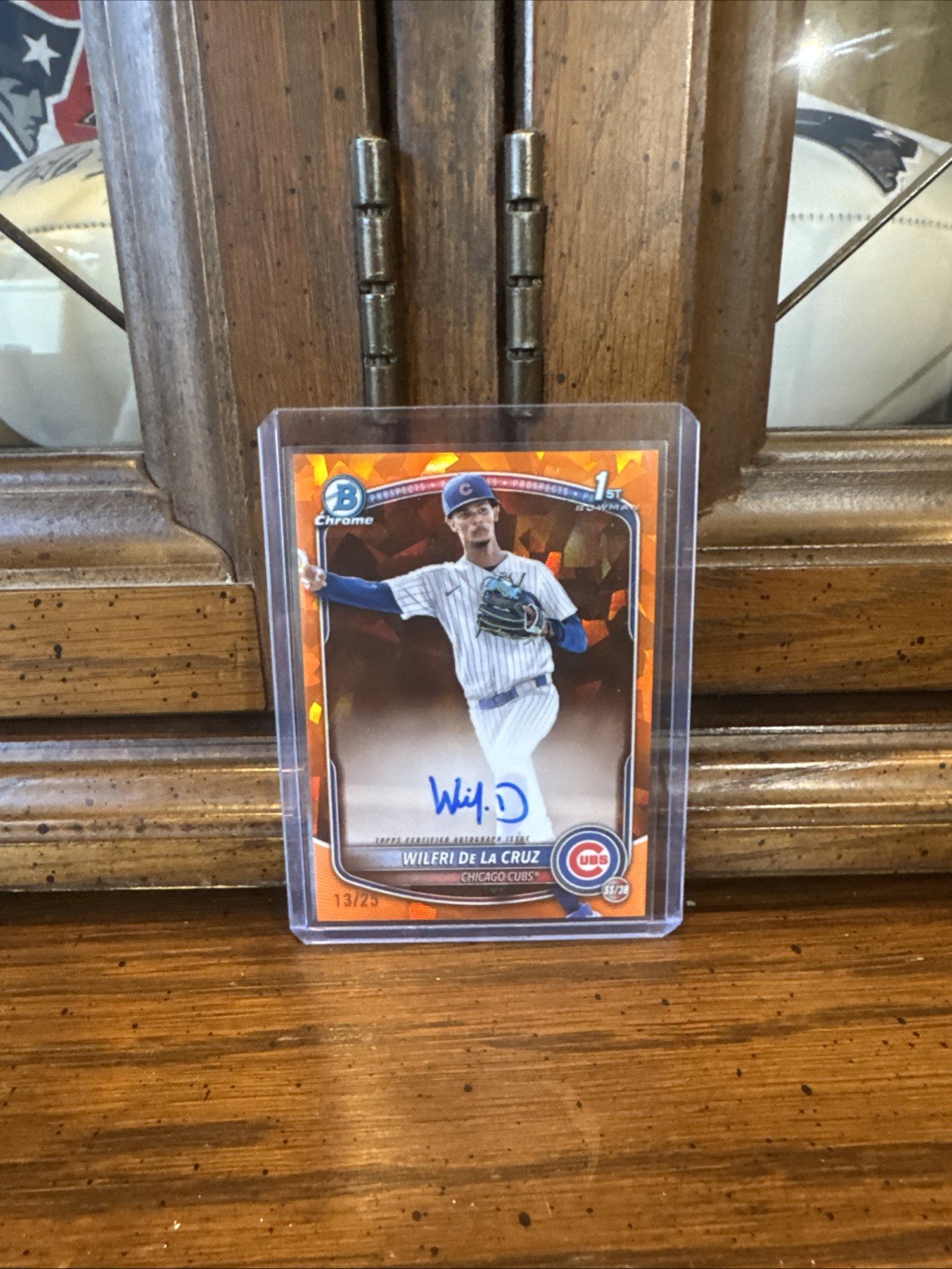13/25! WILFRI DE LA CRUZ 2025 BOWMAN CHROME 1ST SAPPHIRE ORANGE AUTO /25