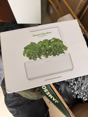 Click & Grow Smart Garden 3 Indoor Herb Kit w/ Grow Light + 3 StrawberPods - NEW