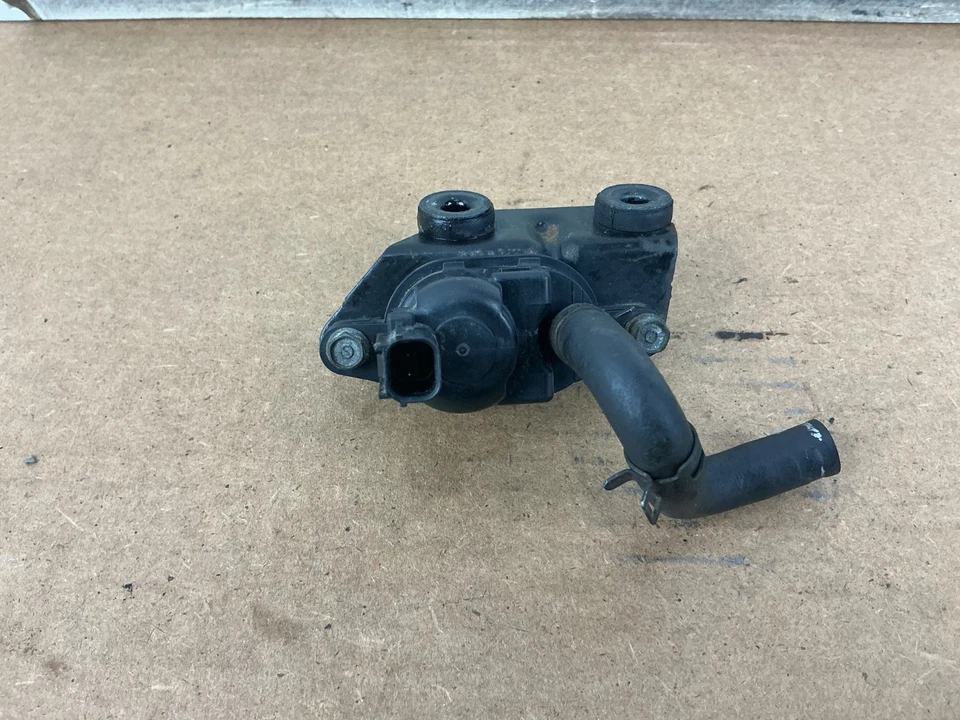 Solenóide de válvula de controle de purga a vácuo Acura MDX 2007-2013 136200-7040 fabricante de equipamento original - Imagem 3 de 4