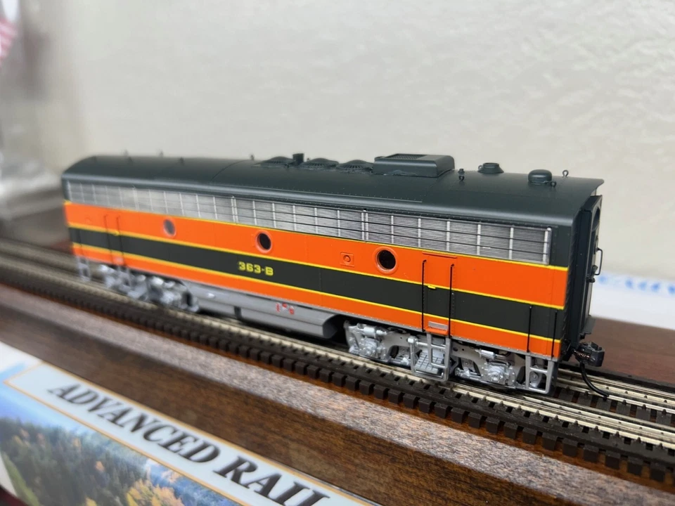 GREAT NORTHERN EMPIRE BUILDER F7 - B unit 363B- DCC / QUANTUM SOUND HO Scale NEW - Image 3 of 4
