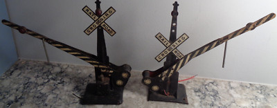 2 VINTAGE MARX O SCALE TIN CROSSING GATE SERVICED WORK WELL