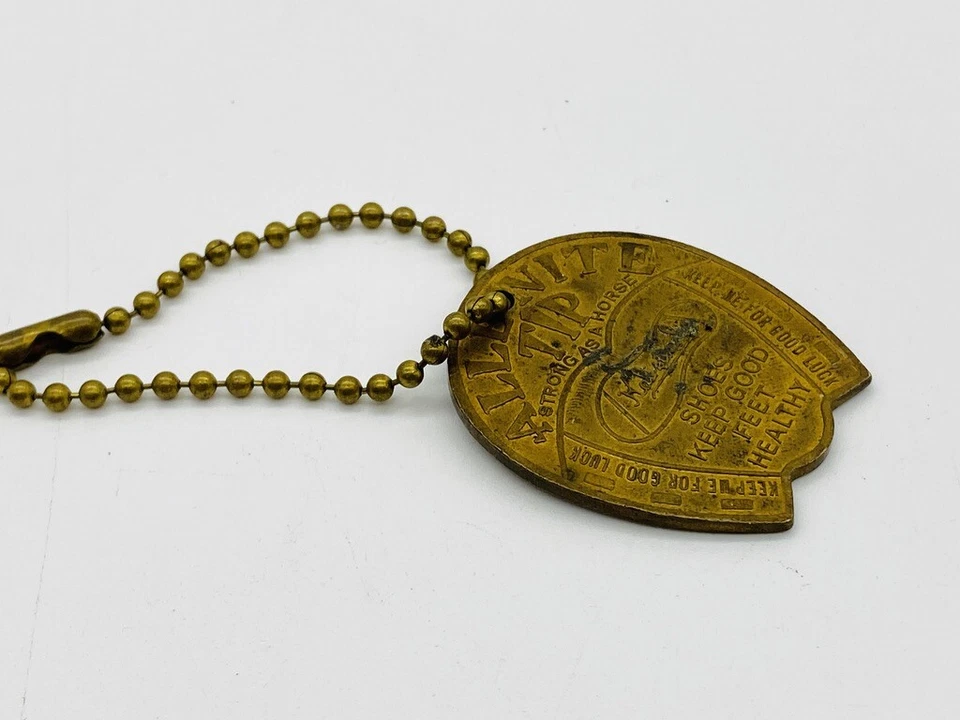 Zapatos con punta de allenita llavero vintage mantener buenos pies sanos fuerte herradura encanto  Foto 3 de 3