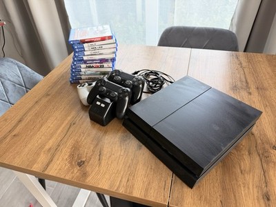 Sony PlayStation 4 Heimkonsole Schwarz mit 3 DualShock 4, Dock & Spielen