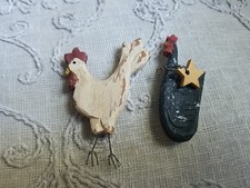 Imán de madera vintage de 2 imanes de gallina/pollo/gallo de granja de 3" pintados blanco negro
