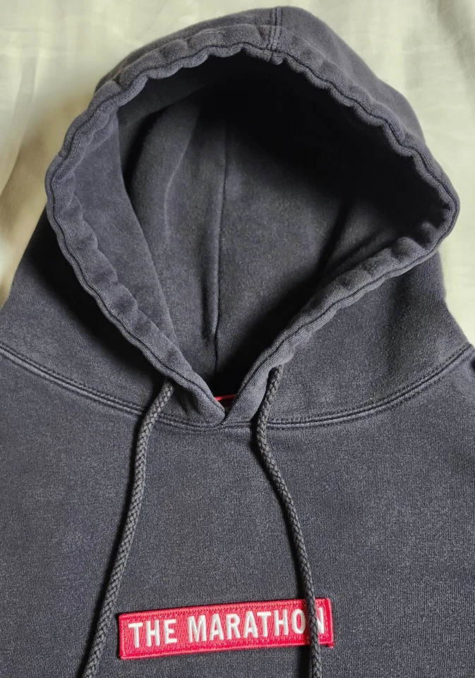 Sudadera con Capucha The Marathon Clothing Nipsey Hussle Negra Bordada 56 pulgadas Talla Pecho Foto 4 de 4