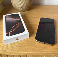 Apple iPhone 16 Pro Smartphone in Gold mit iOS, Stil Slate, Apple Modell