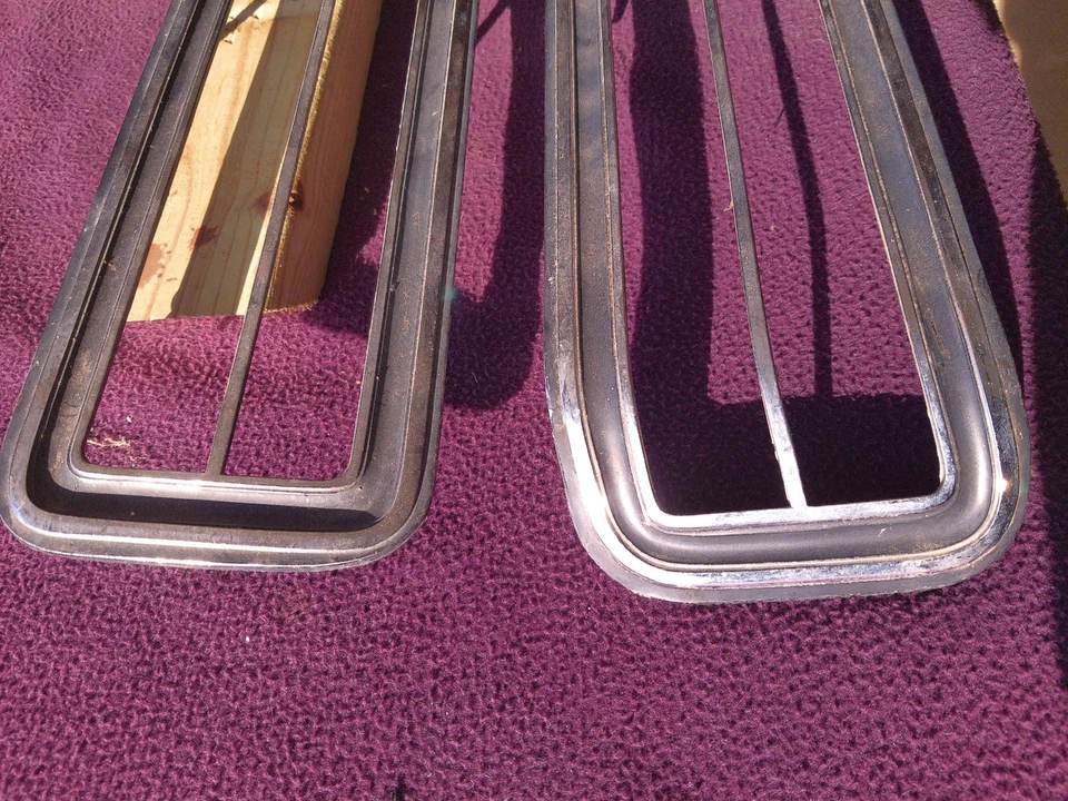 Par de poncho 1971 1972 Pontiac Bonneville lanterna traseira moldura cromada acabamento 481261 - Imagem 3 de 4