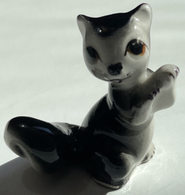 Vintage Kitsch Mini Cute Porcelain Squirrel/Cat Figurine Hand Painted Japan