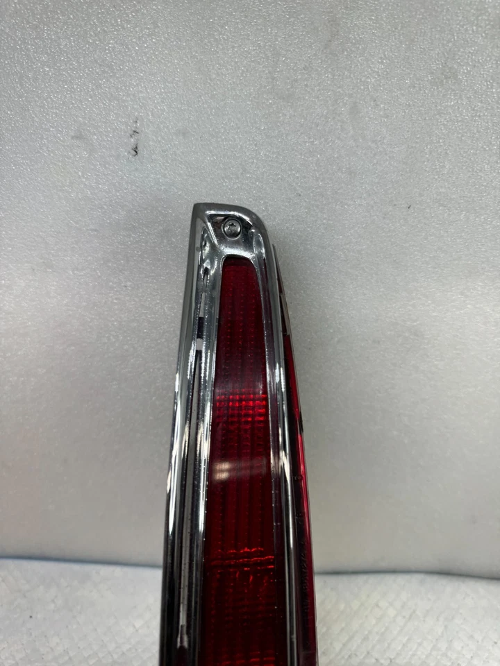 1998 CADILLAC DEVILLE RIHGT PASSENGER SIDE Taillight LAMP OEM (W-21) - Image 2 of 4