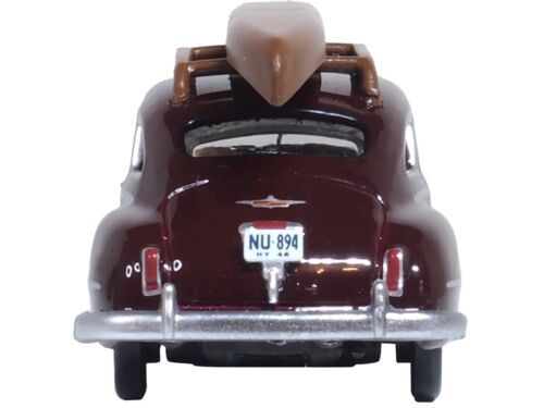 1946 DeSoto Suburban with Roof Rack and Canoe Royal Maroon 1/87 (HO) Scale - Picture 3 of 4