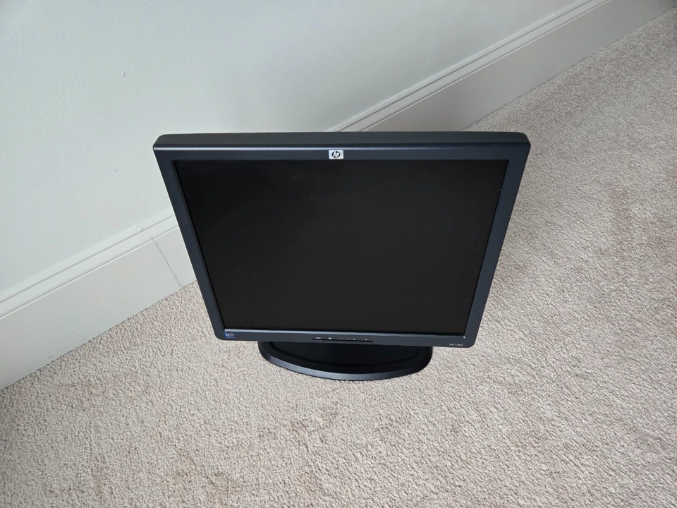 HP L1745 GE178A 17" LCD Flat Panel Computer Monitor - Grade A - Image 2 of 4