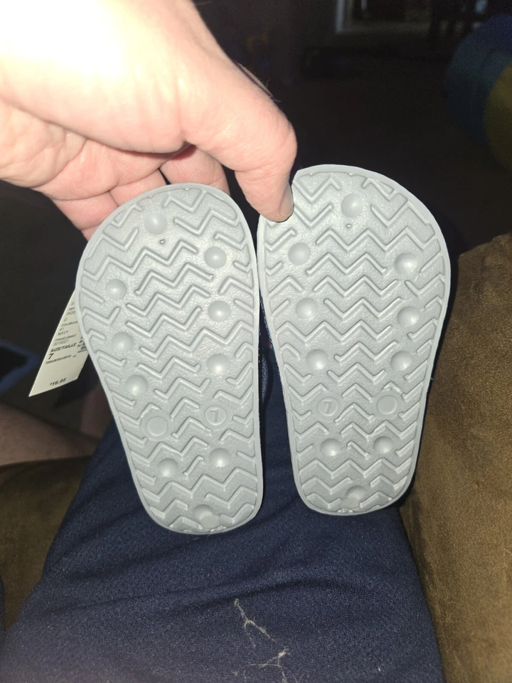 Sandalias The Childrens Place Tiburón Azul Marino y Gris - Niños Pequeños Talla 7 - NUEVAS Foto 2 de 3