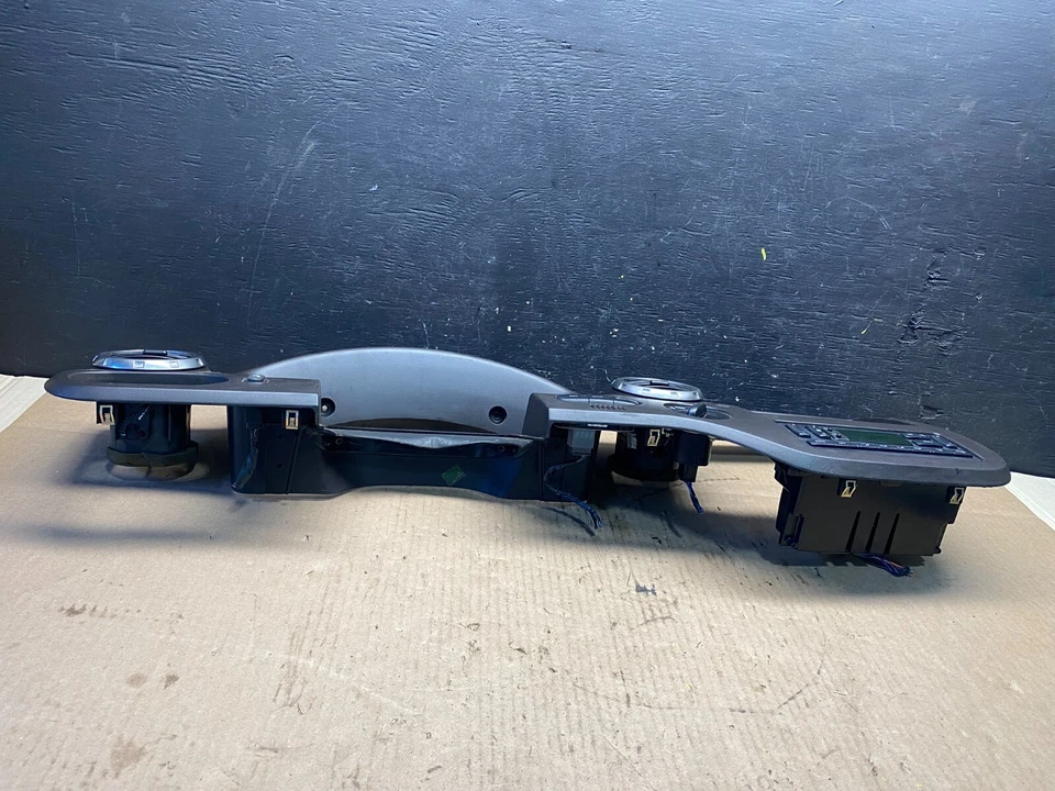 2003 to 2003 Ford Expedition Dashboard Speedometer Radio Bezel Air Vent o6940 DG - Imagem 2 de 4