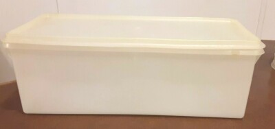 Tupperware Jumbo Bread Serve 606-9 With Jumbo Bread Server Seal 607-2