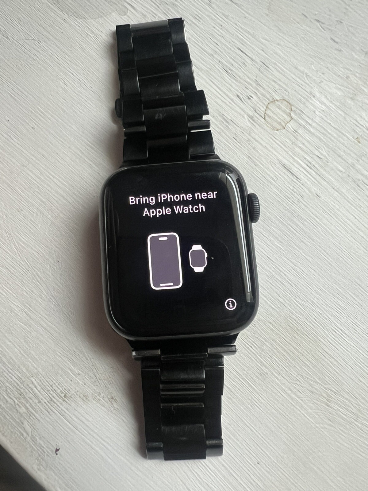 Apple Watch SE 44mm Space Gray Aluminum Cellular with Metal Band-image