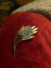Vtg Estate Jewelry Crown Trifari Floral Gold Toned Rhinestone Brooch Pin # 904