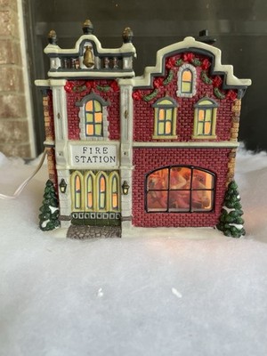 Holiday Time 2004 Village Collectibles Fire Station House Illuminated