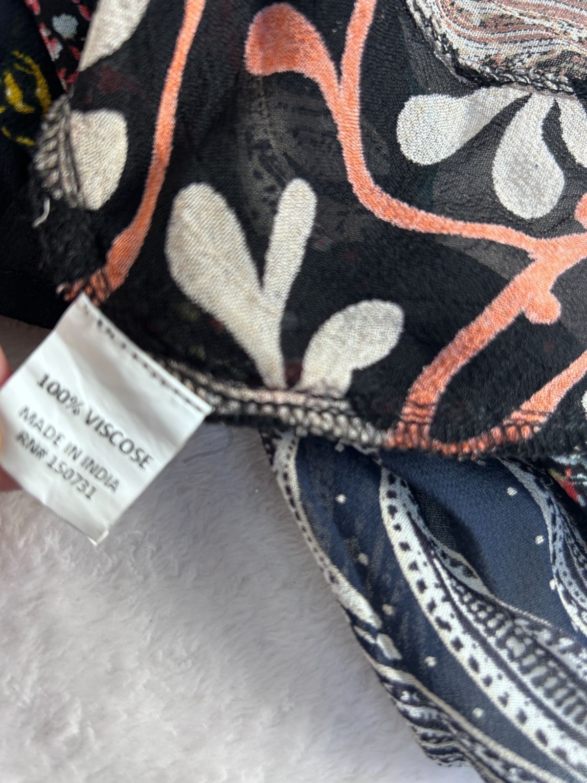 Young Threads Womens V-Neck Patchwork Floral Embr… - image 5