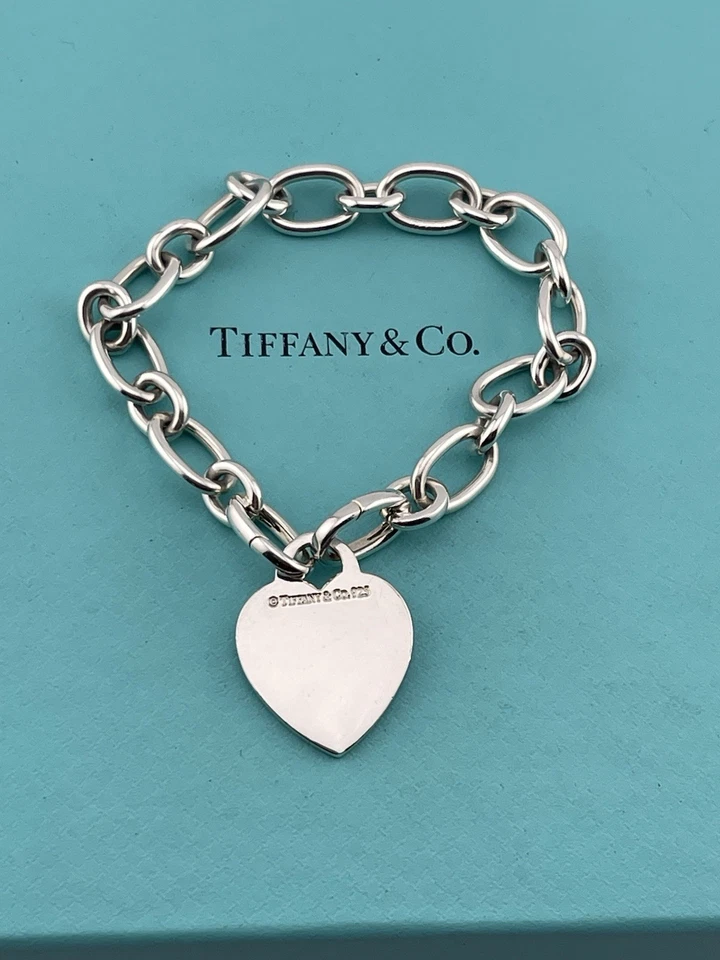 Tiffany & Co. Clasping links Heart Bracelet. Tiffany End Clasping Links Bracelet - Image 3 of 4