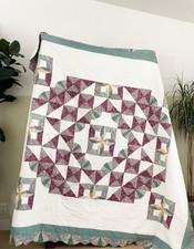 Vintage Patchwork Pinwheel floral cottage core Size King Quilt 96x84