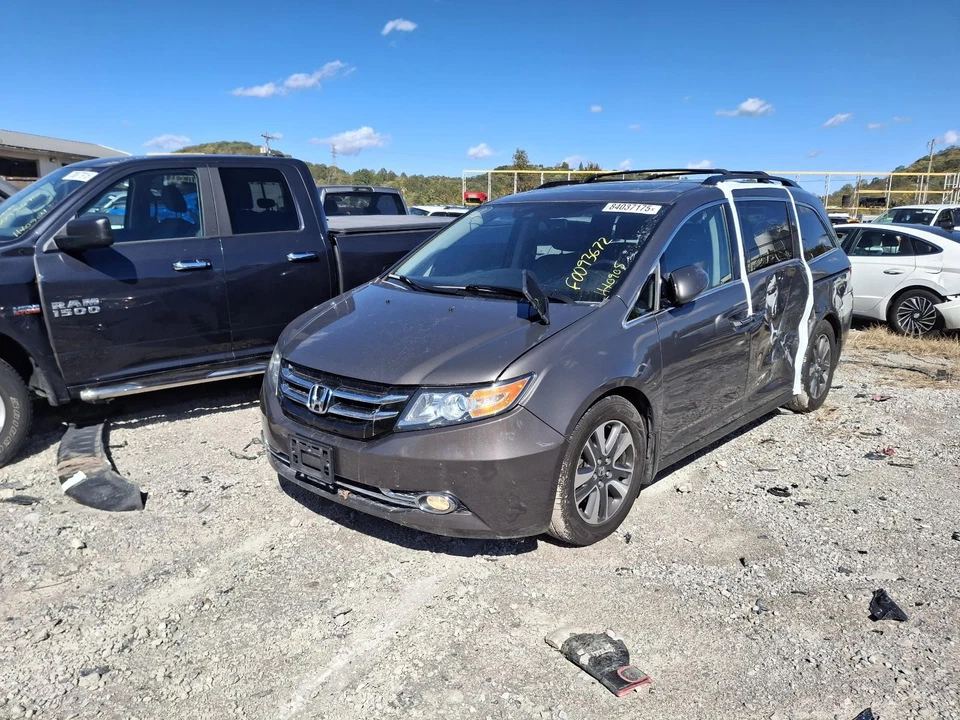Alternador usado compatible con: Honda Odyssey 2014 grado A Foto 3 de 4