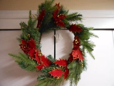 Transpac "Red Poinsettias Gold Berries Straw Back Christmas Wreath 24" NWT