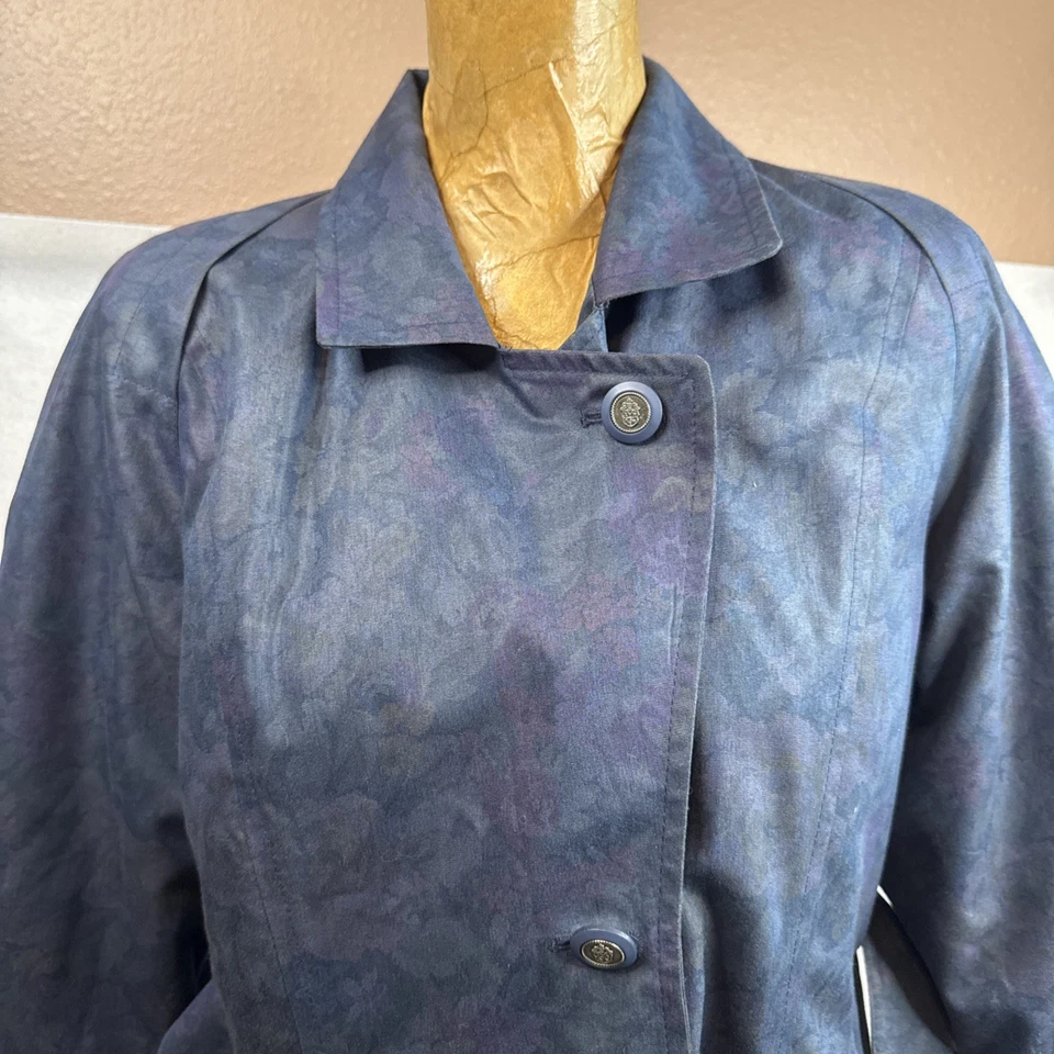 Vintage  Women’s size 4 Petite London Fog Trench Coat Blue Purple Floral Jacket - Image 3 of 4